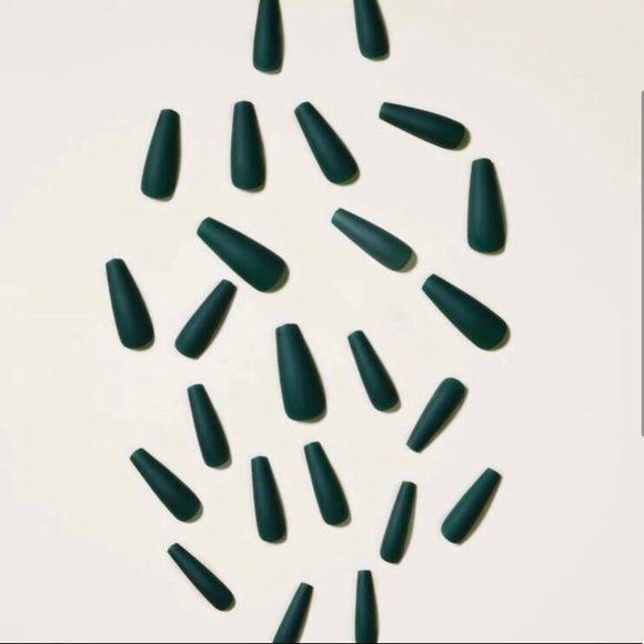 Beautiful Dark Green Long Tip PRESS ON NAILS - Picture 2 of 2